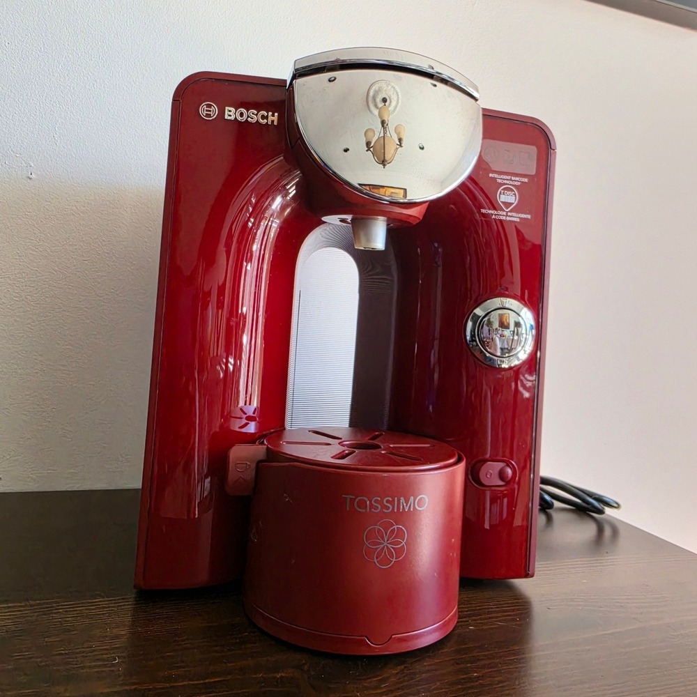 Bosch Tassimo T55 Single Serve Coffee Maker Red TAS5543UC 1300W